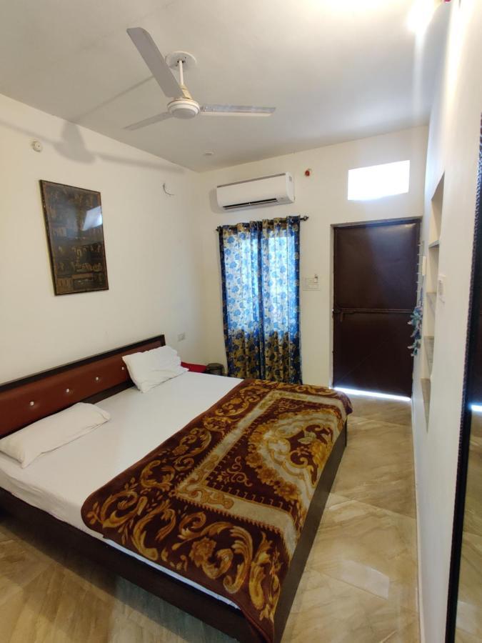 Varah Square Guest House Пушкар Экстерьер фото