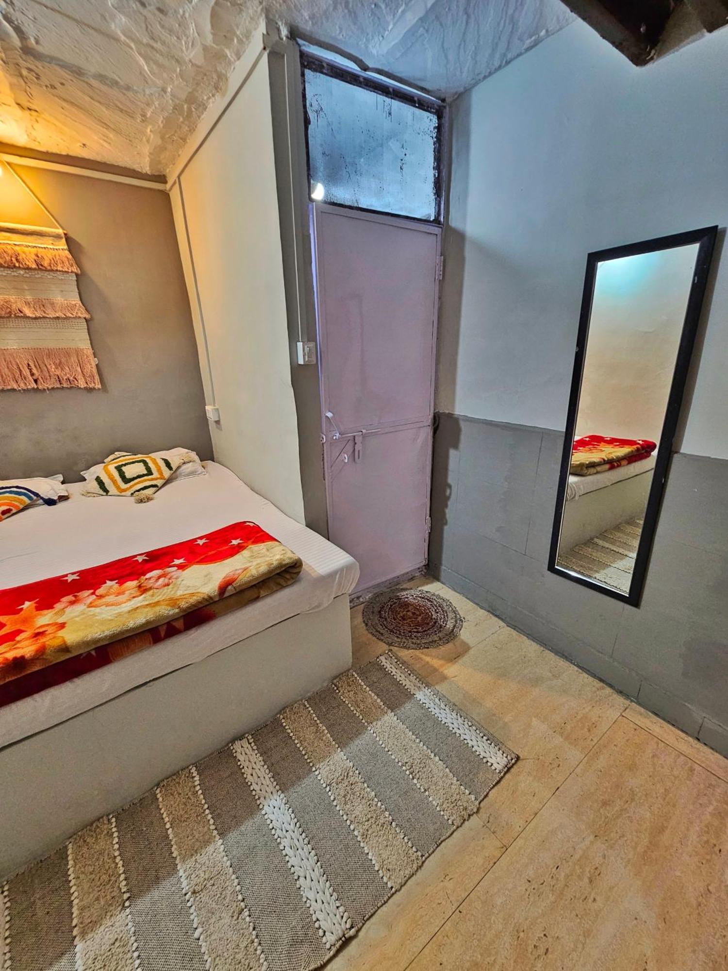 Varah Square Guest House Пушкар Номер фото