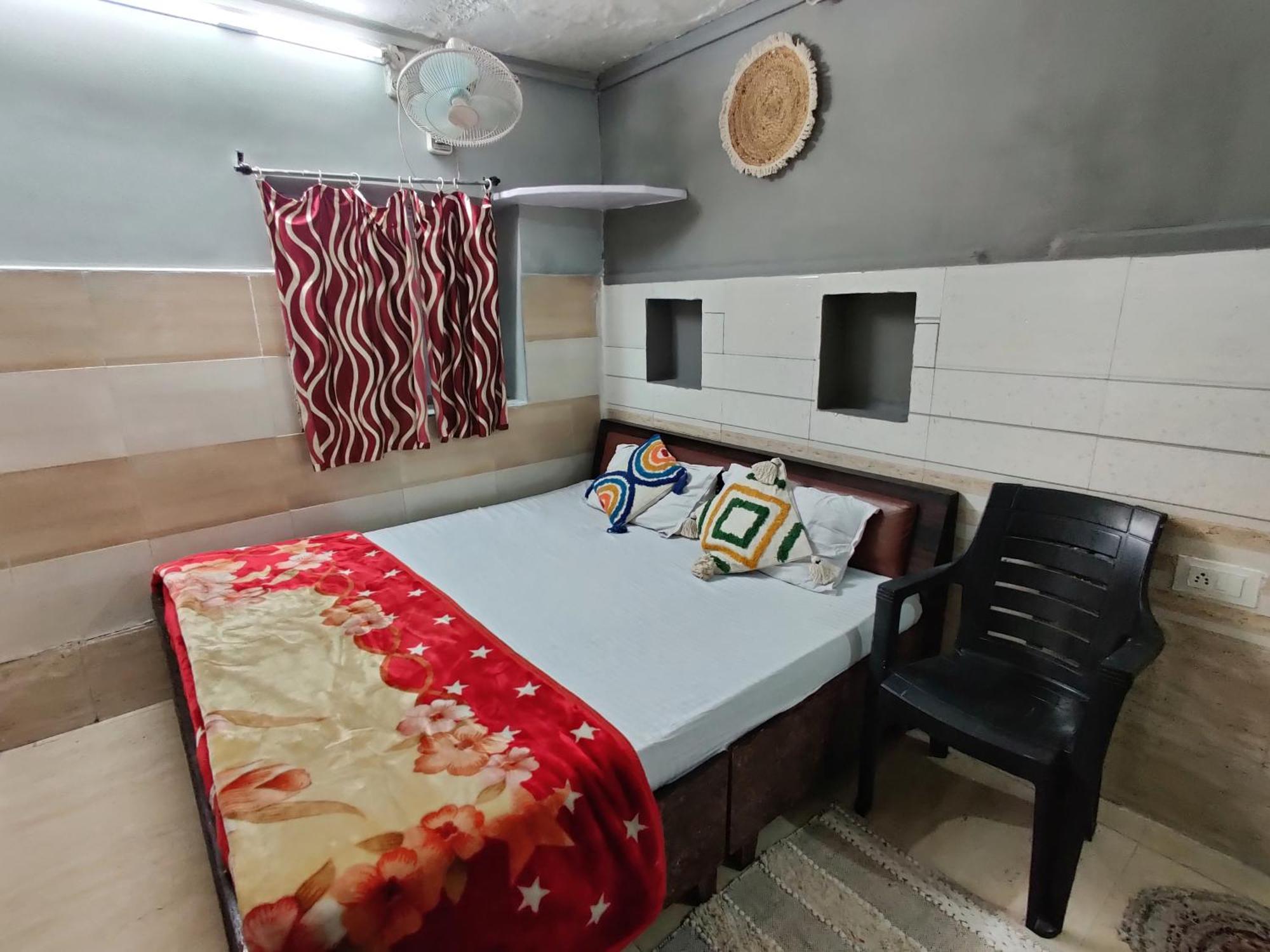 Varah Square Guest House Пушкар Экстерьер фото