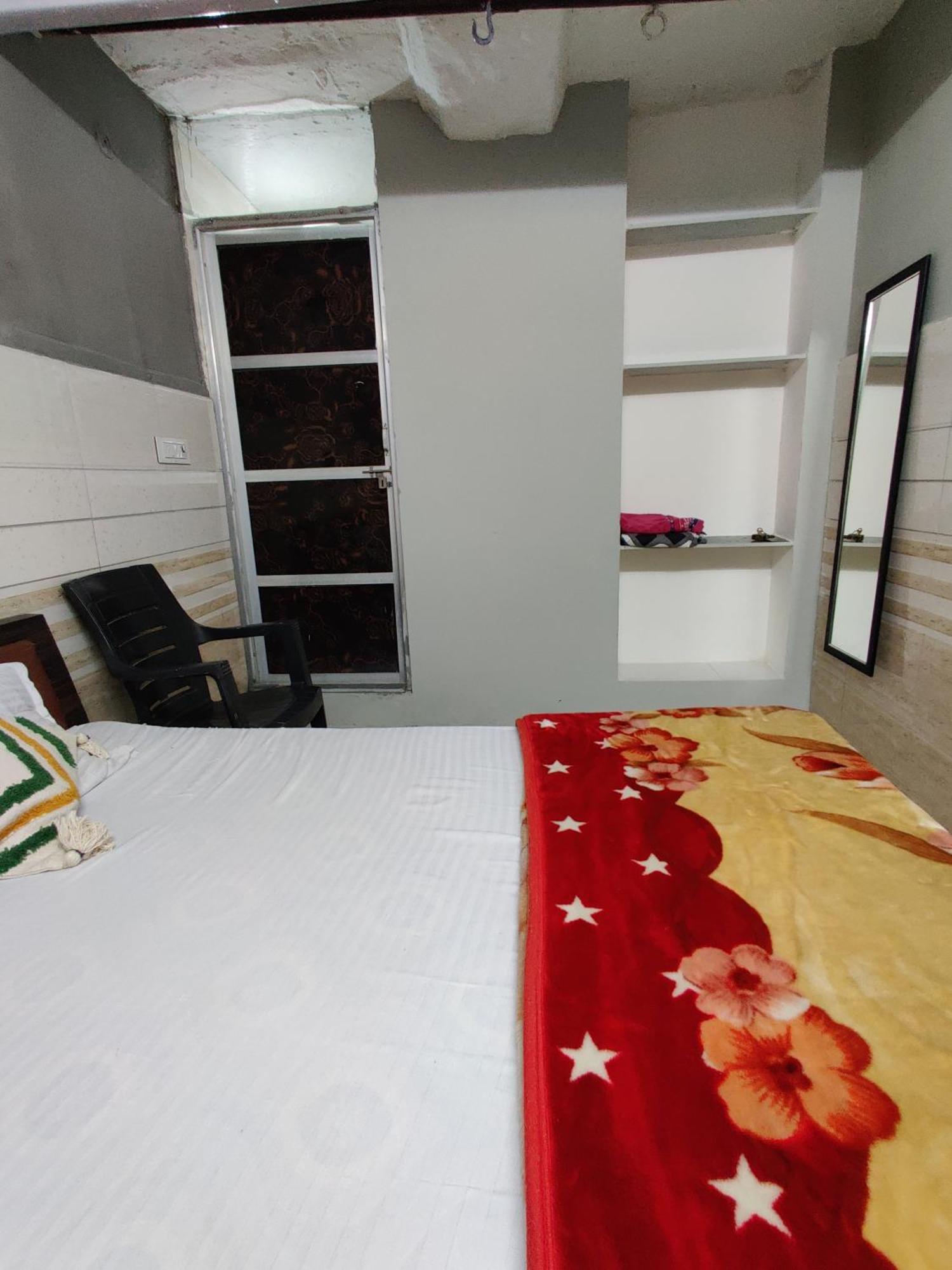 Varah Square Guest House Пушкар Экстерьер фото