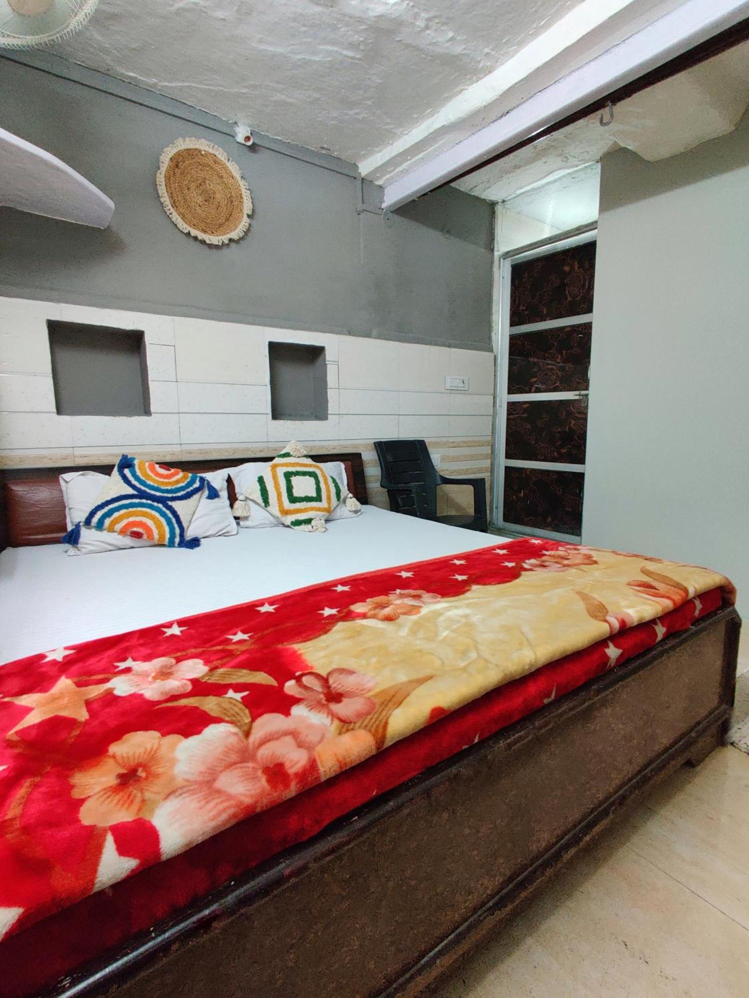 Varah Square Guest House Пушкар Номер фото