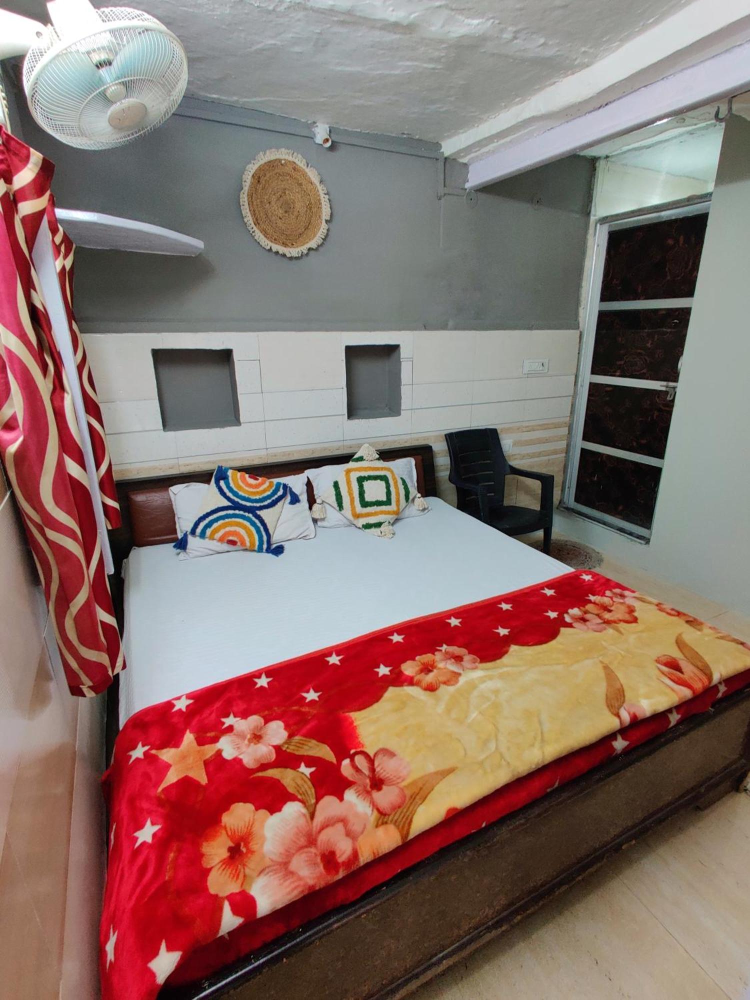 Varah Square Guest House Пушкар Экстерьер фото