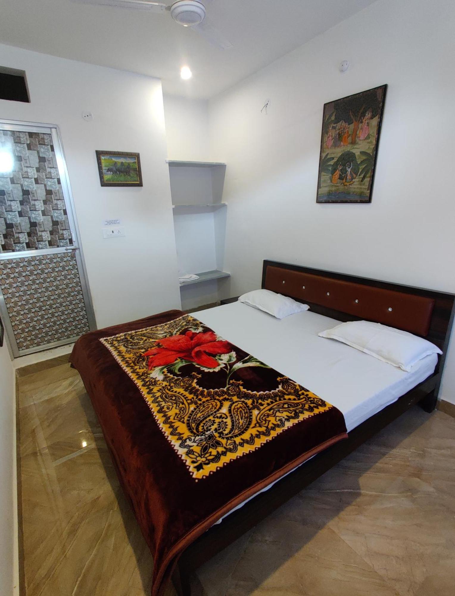 Varah Square Guest House Пушкар Номер фото