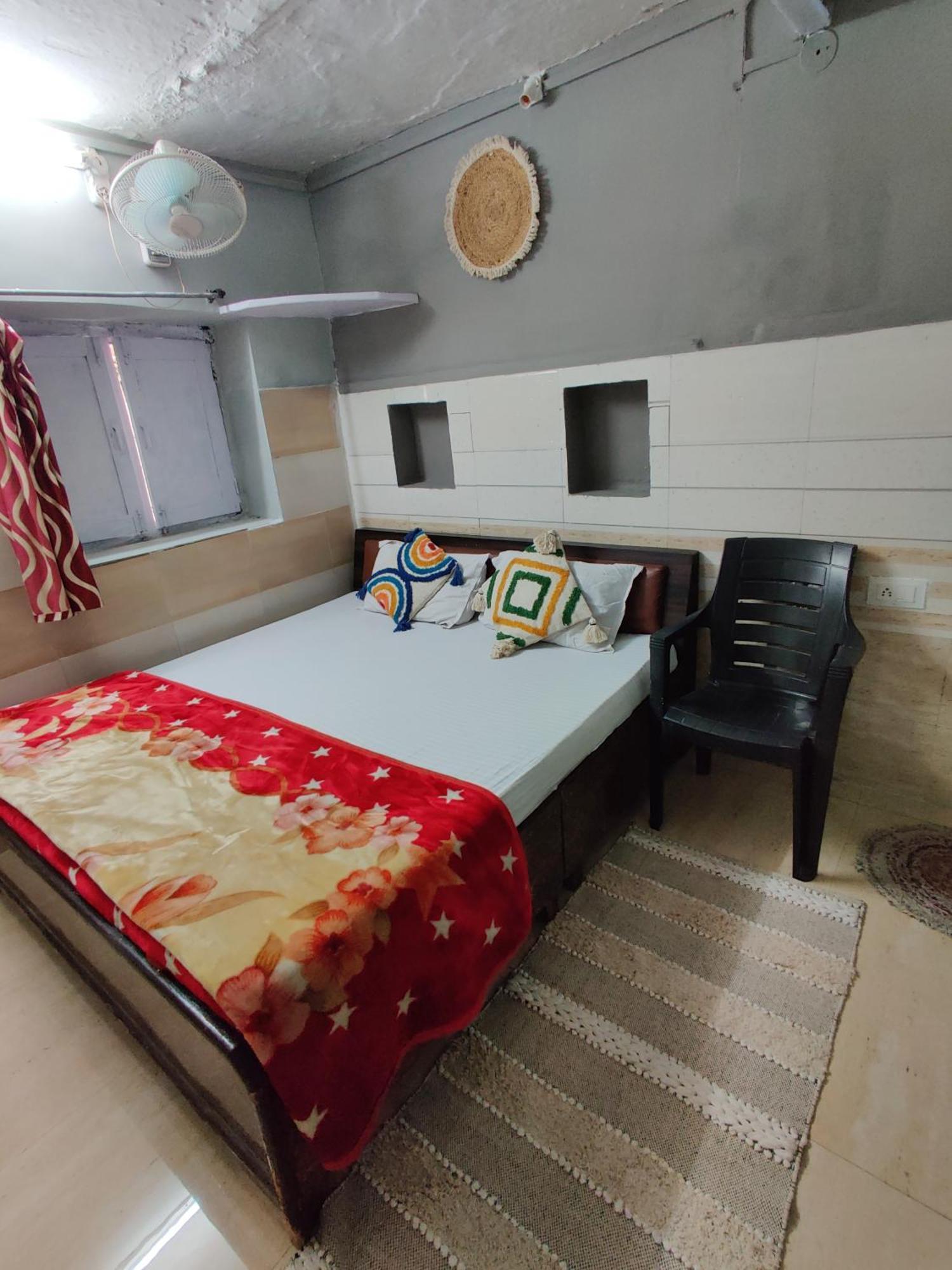 Varah Square Guest House Пушкар Номер фото