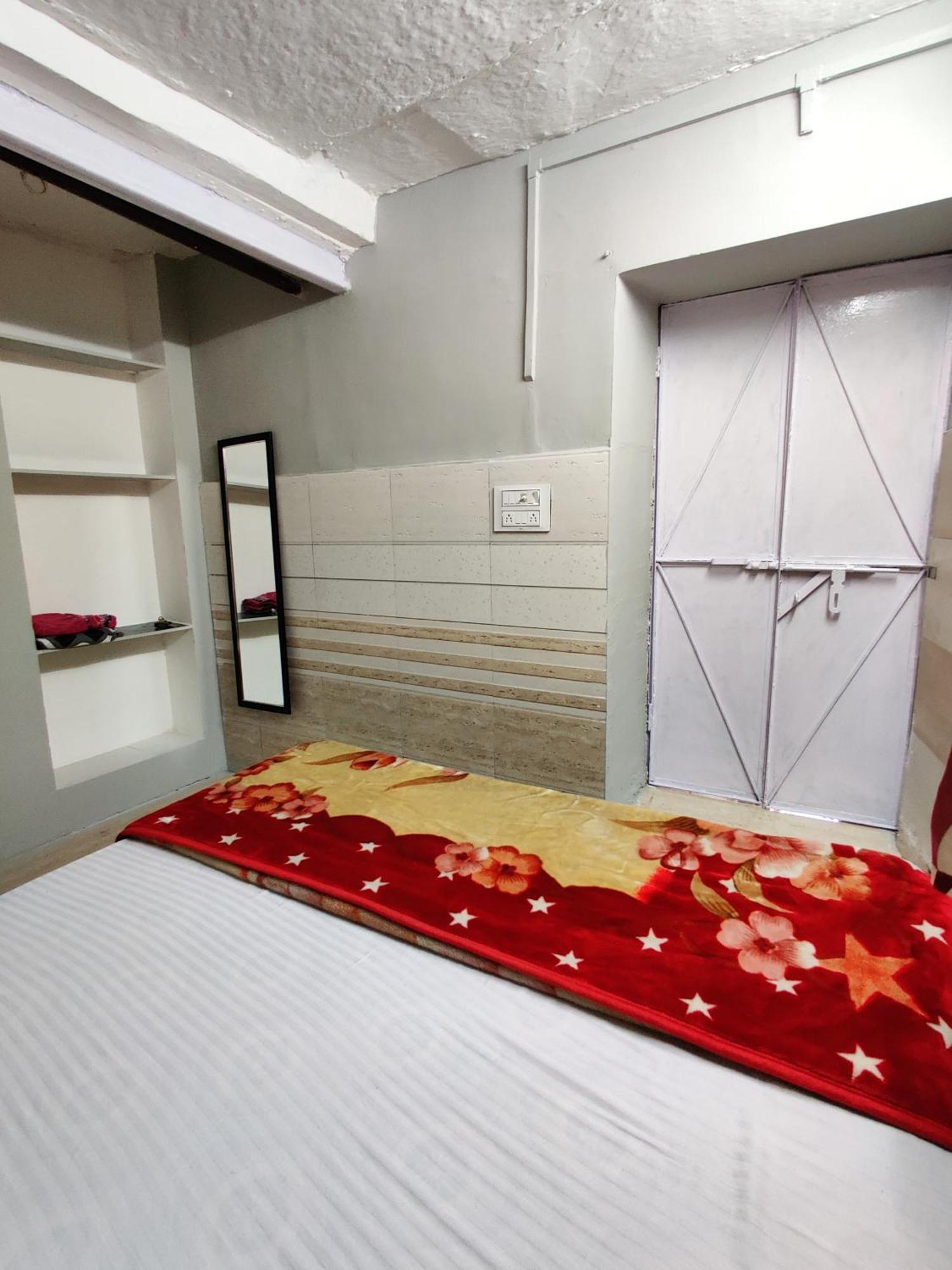 Varah Square Guest House Пушкар Номер фото