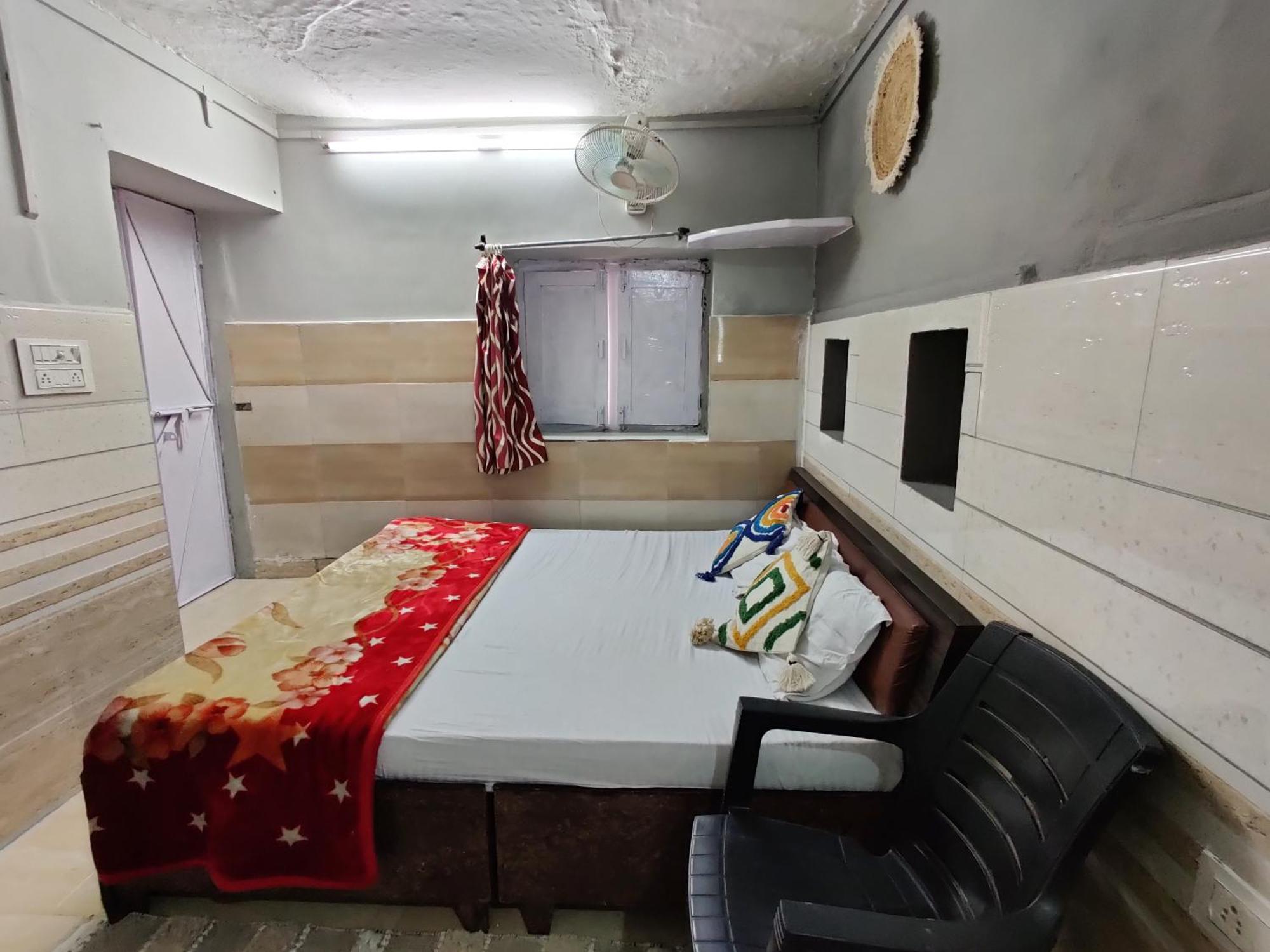 Varah Square Guest House Пушкар Номер фото