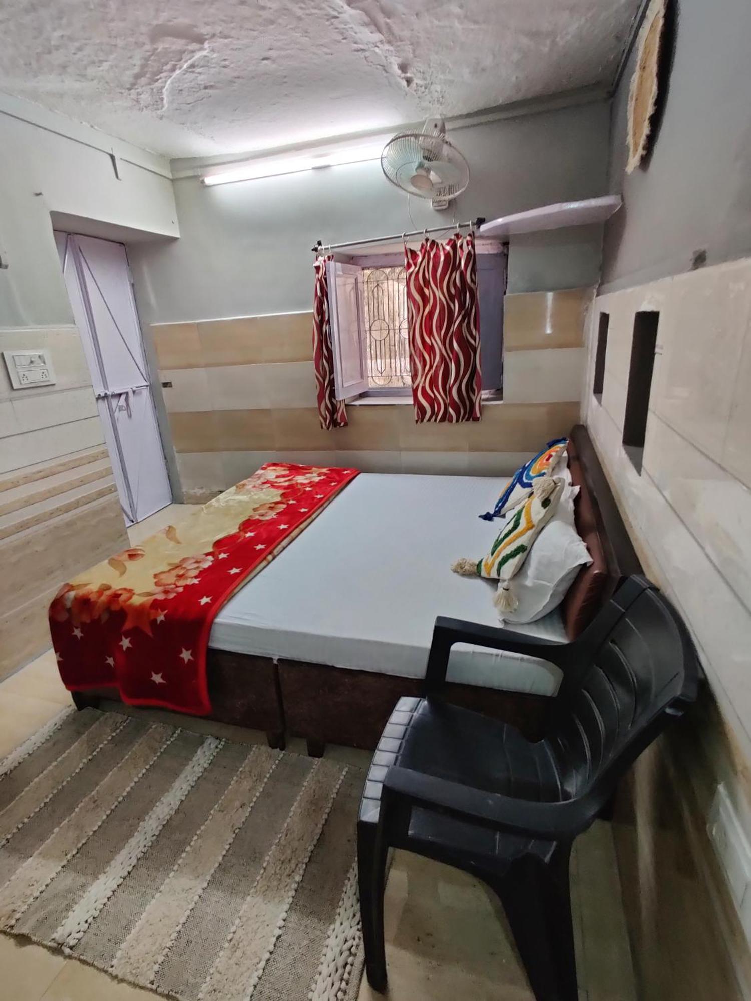 Varah Square Guest House Пушкар Номер фото