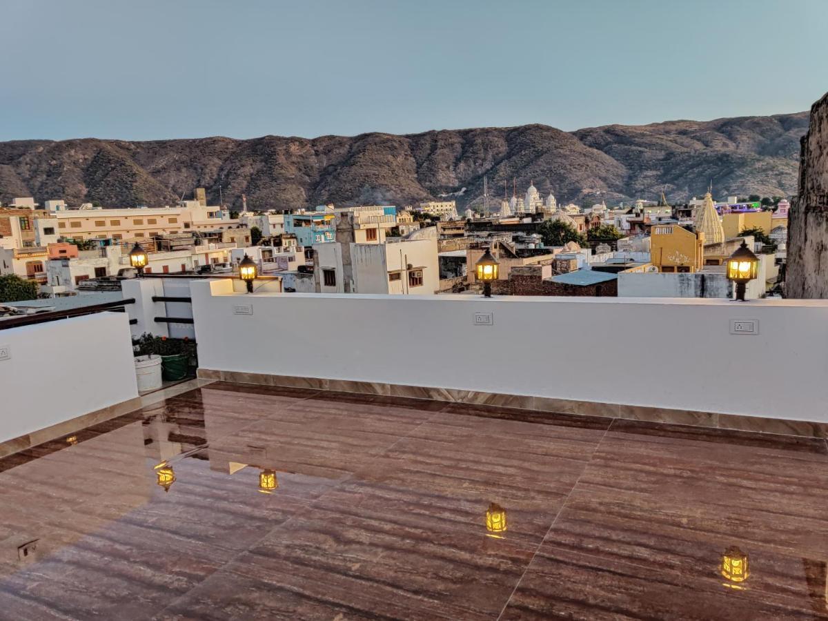 Varah Square Guest House Пушкар Экстерьер фото