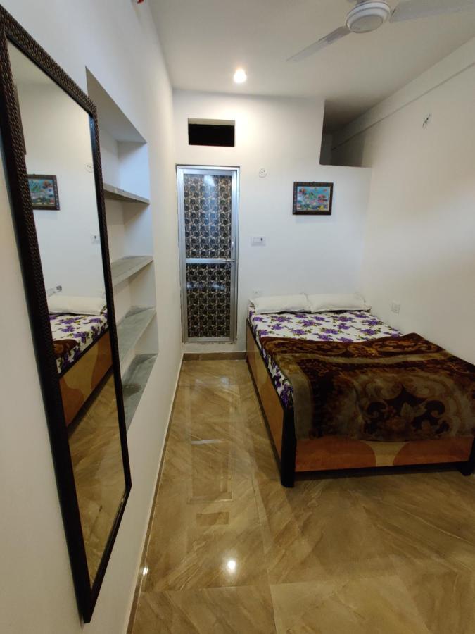 Varah Square Guest House Пушкар Экстерьер фото