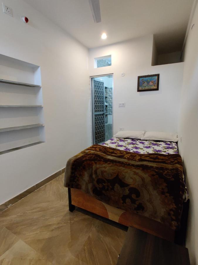 Varah Square Guest House Пушкар Экстерьер фото