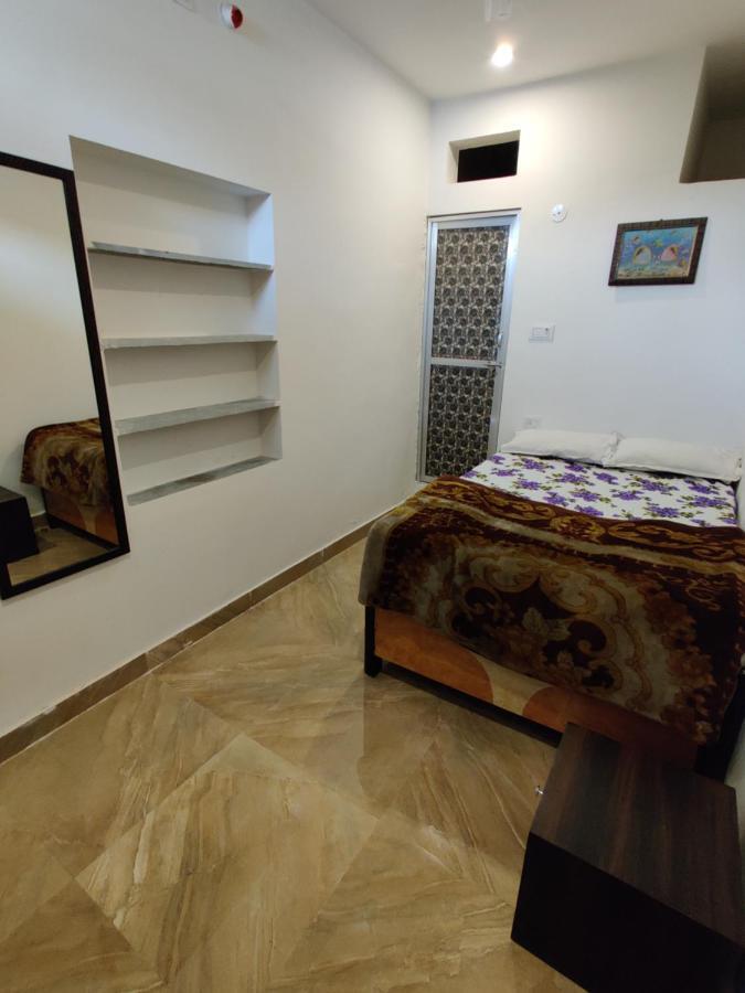 Varah Square Guest House Пушкар Экстерьер фото
