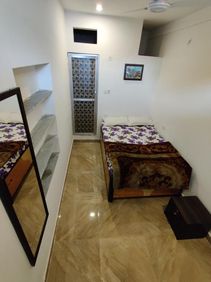 Varah Square Guest House Пушкар Экстерьер фото