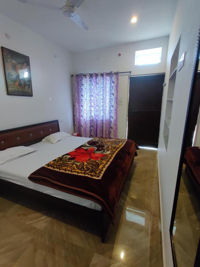 Varah Square Guest House Пушкар Экстерьер фото