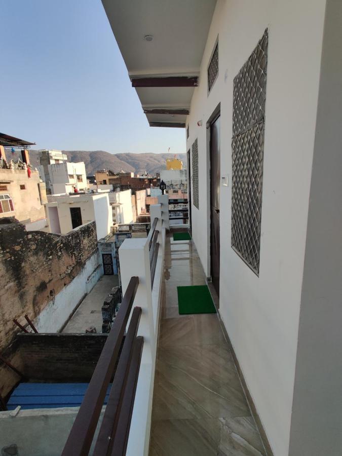 Varah Square Guest House Пушкар Экстерьер фото